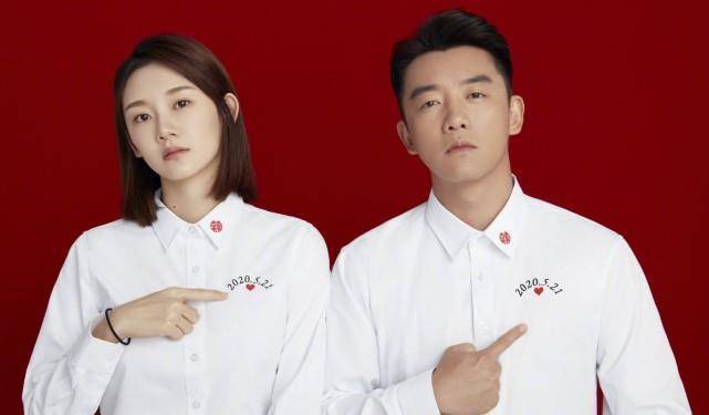 原创郑恺苗苗结婚一周年庆祝的方式有点太简单深夜在牛肉面馆吃拉面