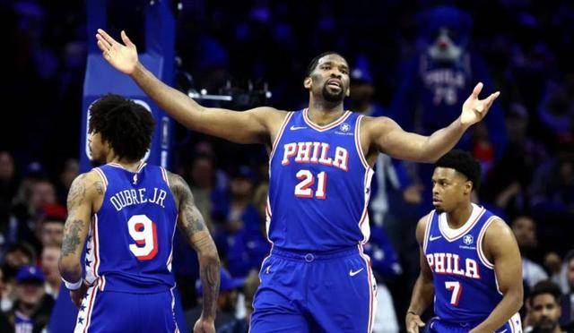 费城76人再次因恩比德违规复出被罚款10万美元