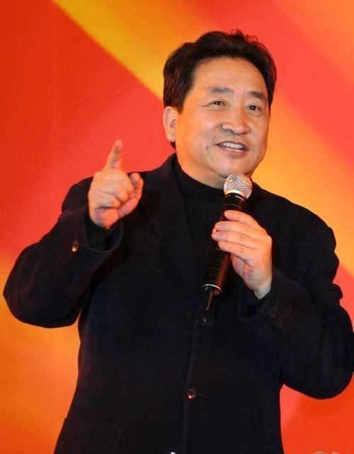 同父不同命背后都是父爱姜昆掐断女儿明星梦却带养子上舞台