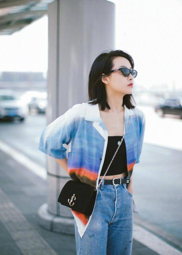 宋茜亮相机场露出纤细腰线粉丝直呼太美不敢直视