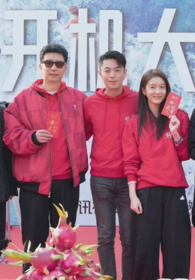 原创霍建华菜场拍戏颜值爆表新剧轻年阵容强搭档张雪迎引期待