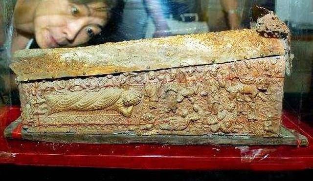 2008年7月,兖州市公安局接到举报电话,称兴隆塔地宫文物被盗,犯罪分子