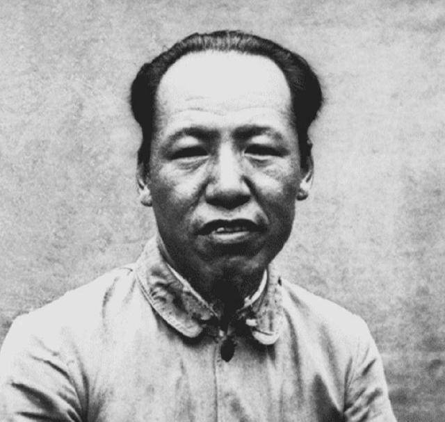 原创县长为八路军募粮乡绅打开仓库说送800斤铜钱做枪炮子弹