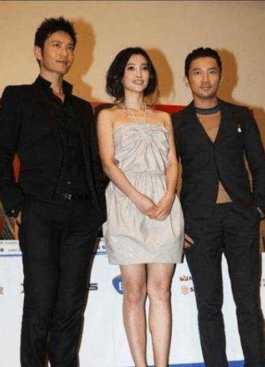 当174cm苏有朋撞上179cm黄晓明谁谎报身高一目了然真尴尬