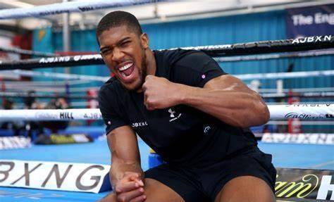 安东尼·约书亚计划9月重返拳击赛场,或将挑战重量级拳王头衔_比赛_对