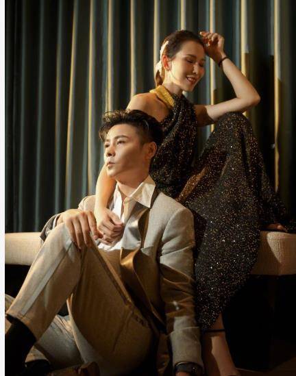 原创蔡少芬晒和老公张晋合影夫妻同框撒狗粮真人神仙眷侣最好磕了