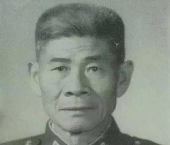 敌司令号称钢中钢,我军团长人称铁锤子,这场战斗中二人相遇了_韦刚