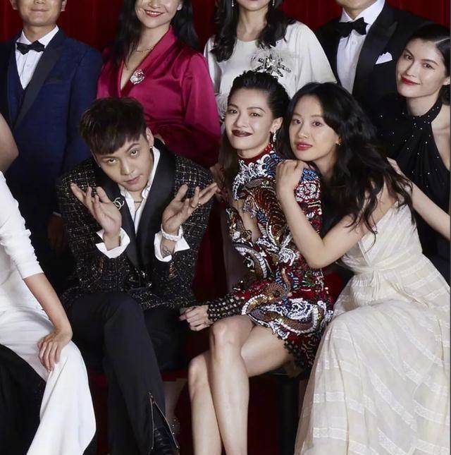 陈伟霆何穗过往被扒,两人之间早就有联系,网友直呼:两人太自律_刘雯