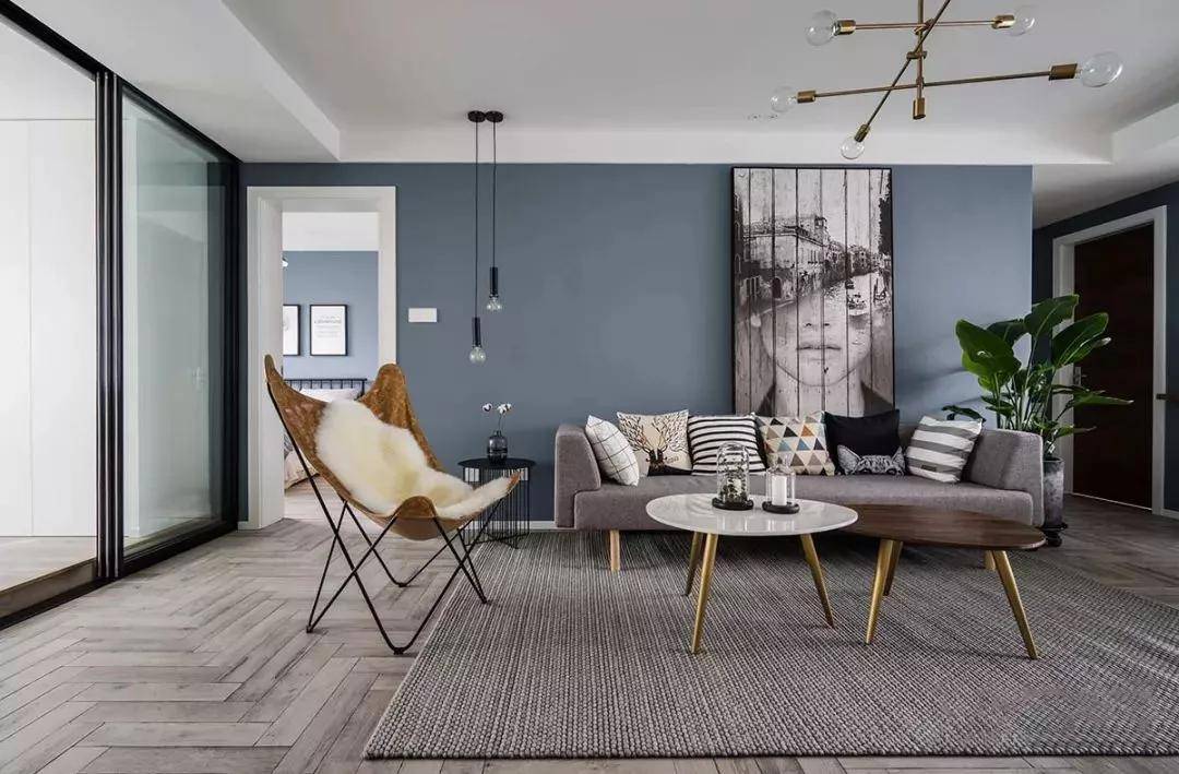 灰色调木地板搭配低调的高雅分外的迷人