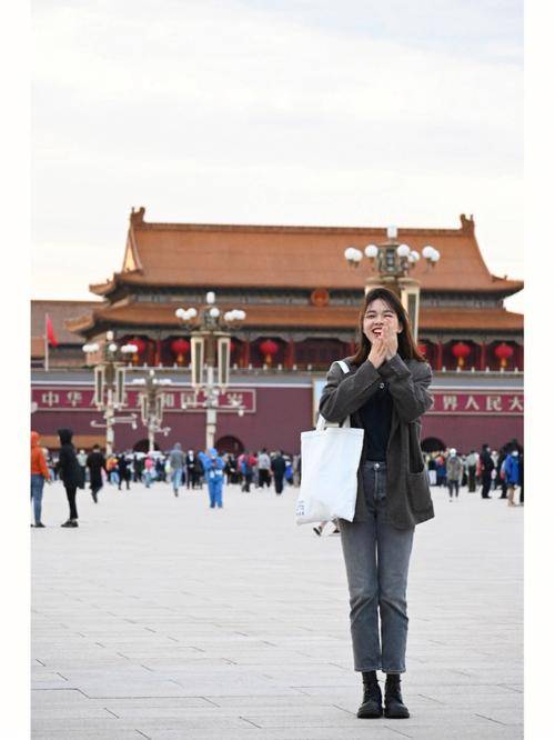 京酱肉丝京酱肉丝是北京的一道传统美食,是一道色香味俱全的汉族名菜