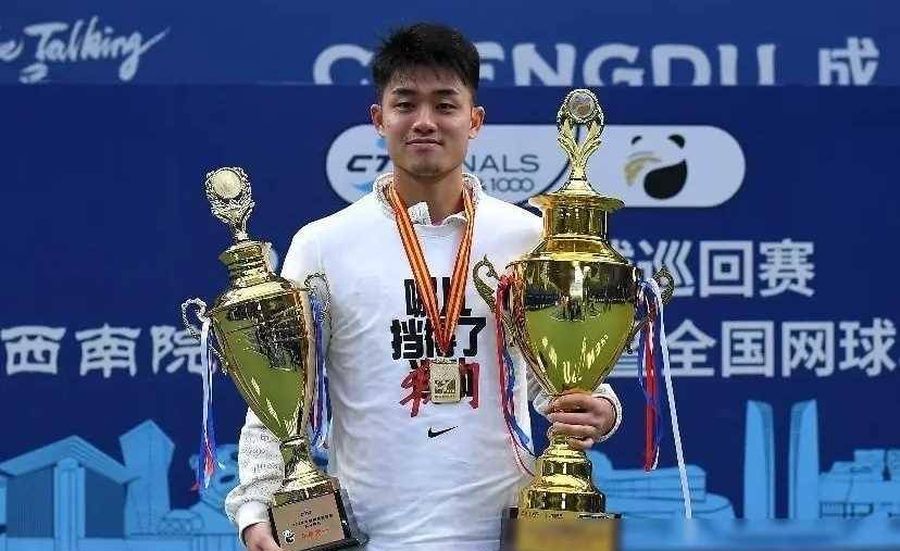 吴易昺复出:生涯成就,前任恋爱无疾而终,现任女友热辣时尚_赛场_网球