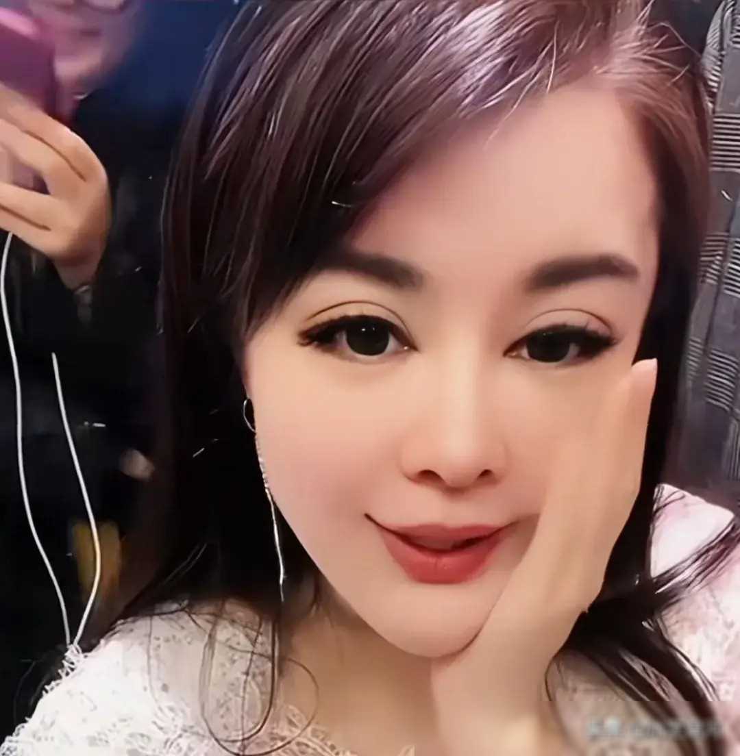 于文红不再珍惜小丈夫:婚姻出现裂痕,抑或炒作风波?