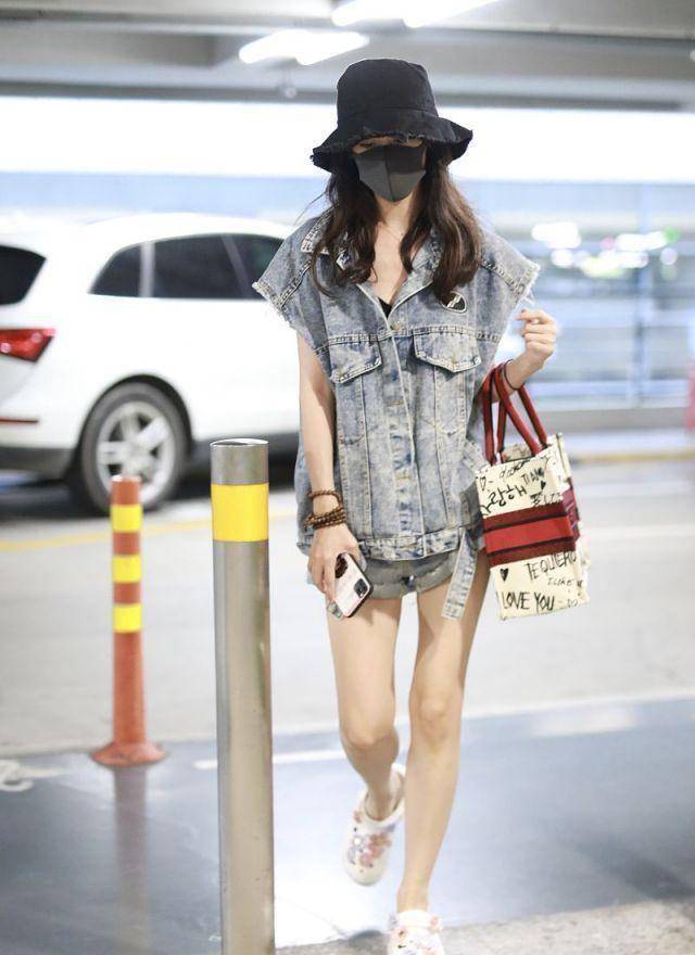 璇玑袁冰妍私服真会穿卫衣搭骑行裤美成纸片人身材太优越