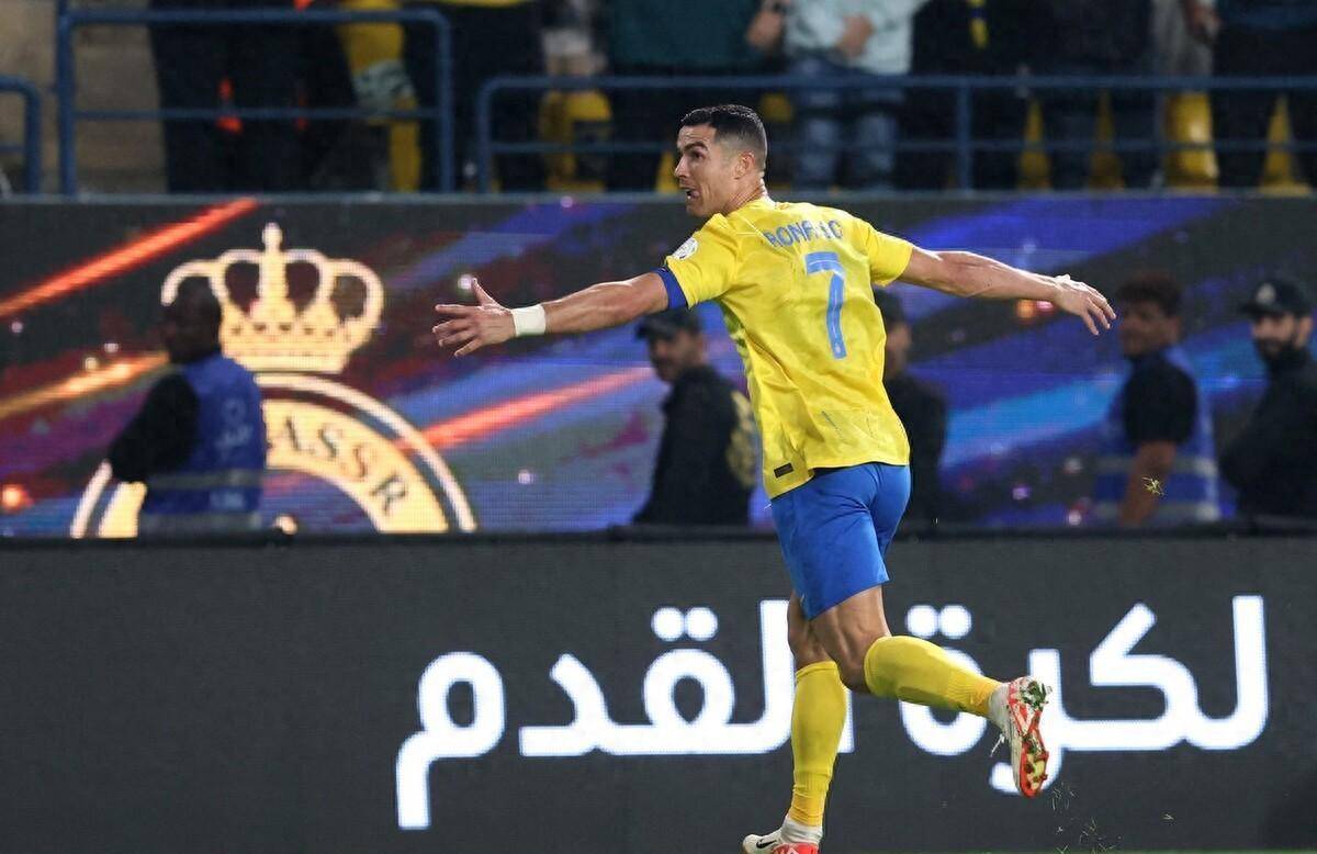 原创c罗戴帽利雅得胜利80狂胜c罗任意球破门63次逼近梅西纪录