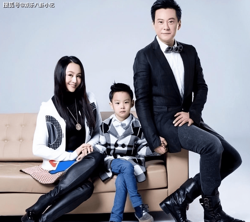 他是何冰同班同学最惨时娶当红主持人拍戏赚的钱全部交给妻子