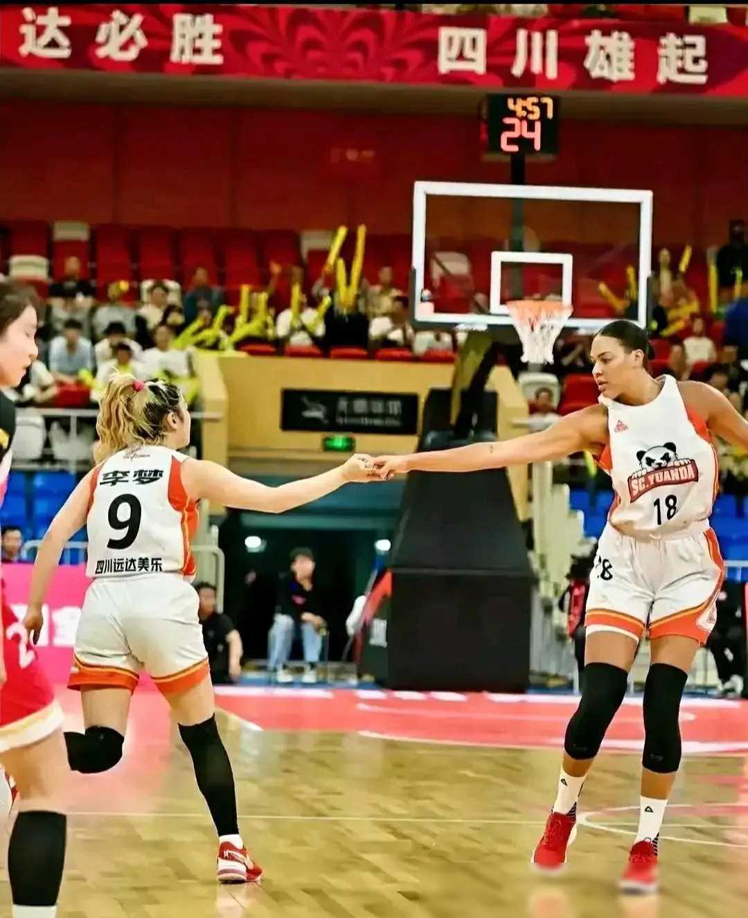 或许,坎贝奇的到来将会成为中国女篮发展的新起点,带领着更多的年轻人