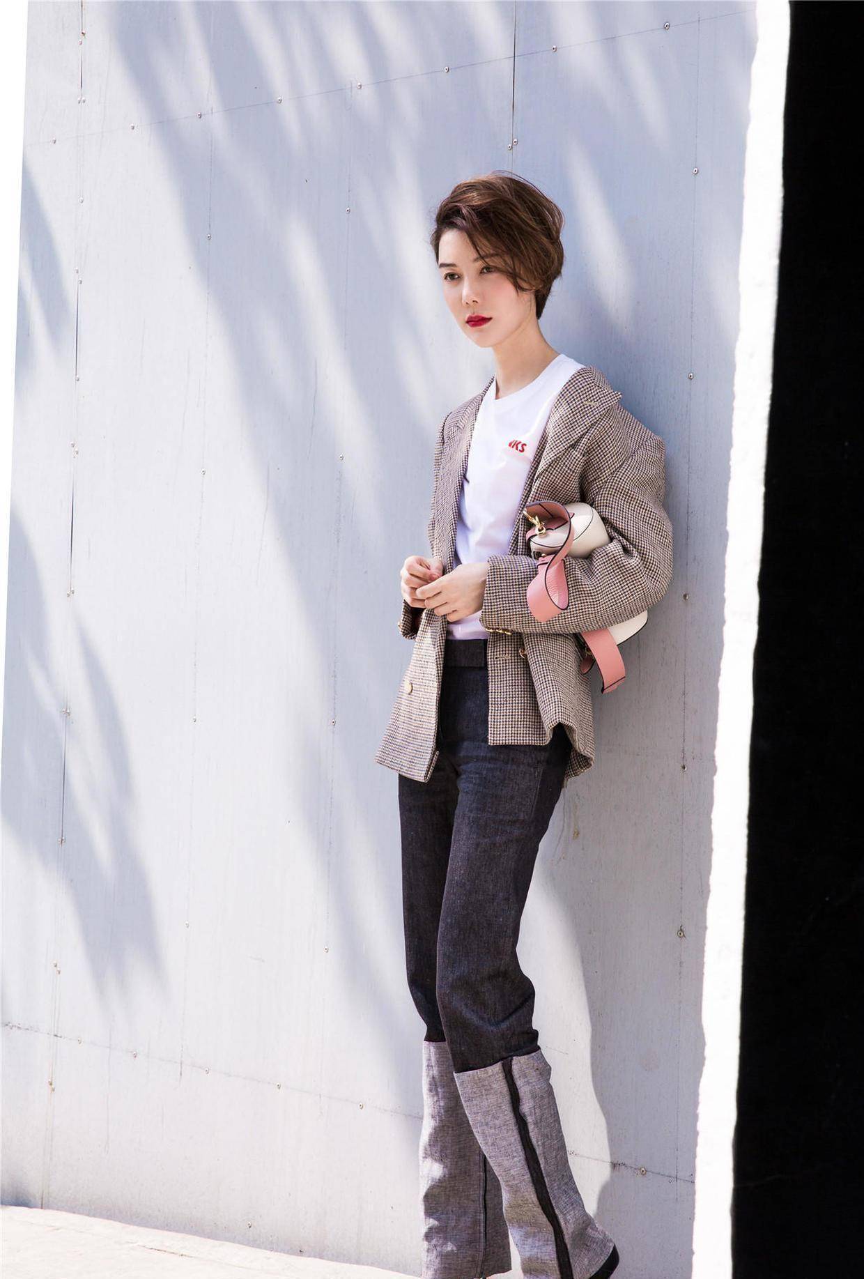 车晓终于穿旗袍了天蓝色旗袍连衣裙配波波头古典气质惊艳