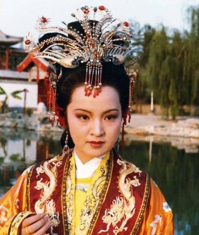 原创元春最终深夜暴亡原因是二王之争秘密在这个丫头名字里