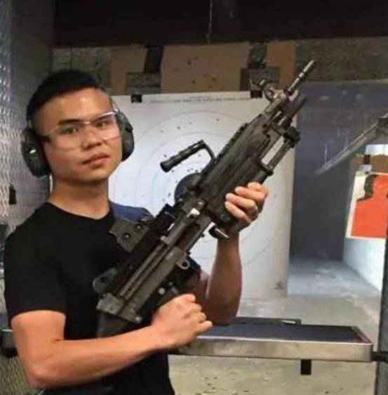 在2006年8月的某一天,鄢奉天被警方带走调查,而后经过调查被保释处理