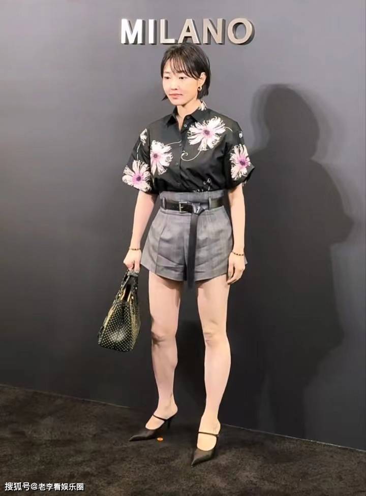 白百何性感复出网友发现其膝盖异常果然是人老先老腿