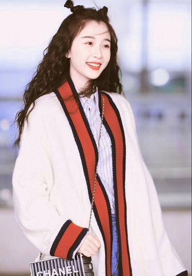 22岁长相成熟像40,短发造型好有年代感_虞书欣_上官_西装