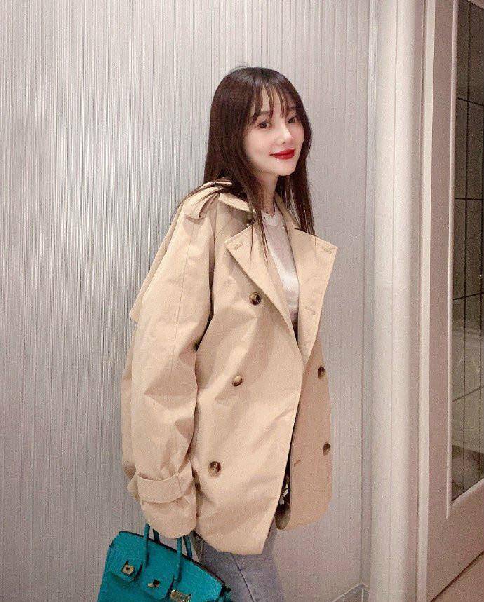 38岁李小璐少女感太强,从甜馨妈变模特小姐姐,会穿衣太过重要