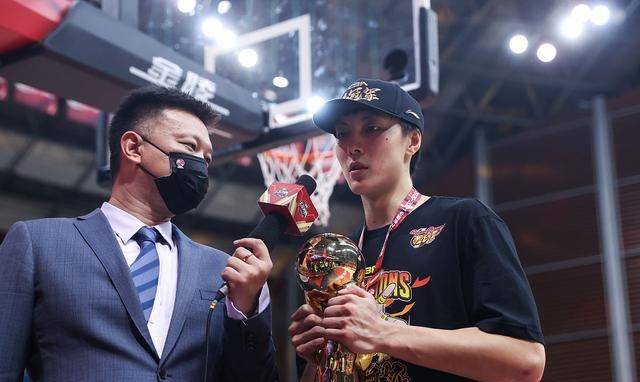 原创cba常规赛结束mvp评选引发争议胡明轩与广东遗憾落榜