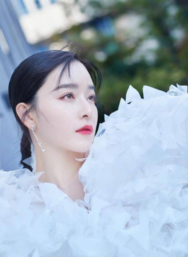 阚清子发美照气场超强调侃广州入冬失败发文想回哈尔滨看雪