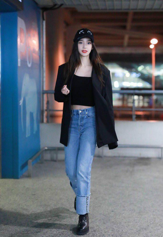 babay的卡其色穿搭清爽时尚,显瘦显高.夏