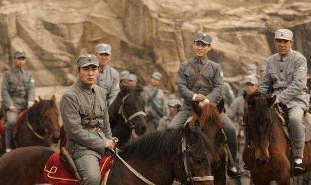 此战,骑兵团和萧铜总队全歼了胡泽普的增援部队,俘虏敌人四百余人