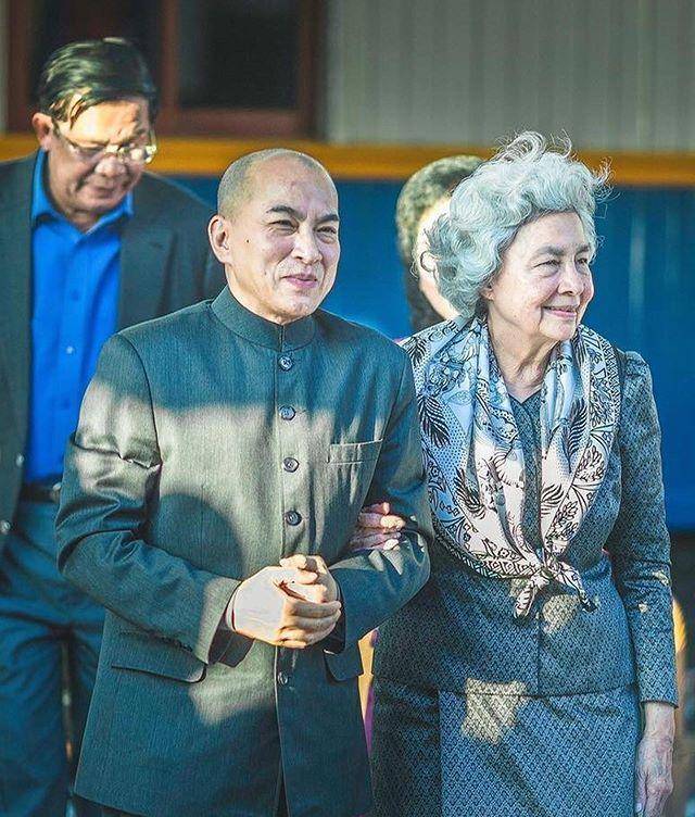 柬埔寨王室盛产俊男美女为什么没有英国和泰国王室受人热捧呢