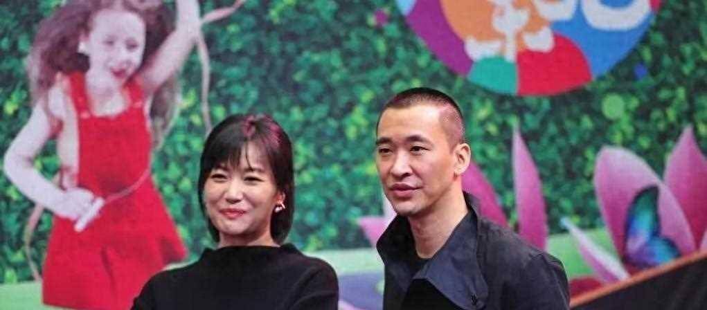 原创原创徐静蕾和男友罕见露面又洒了一波狗粮没曾想徐静蕾书法蹿红
