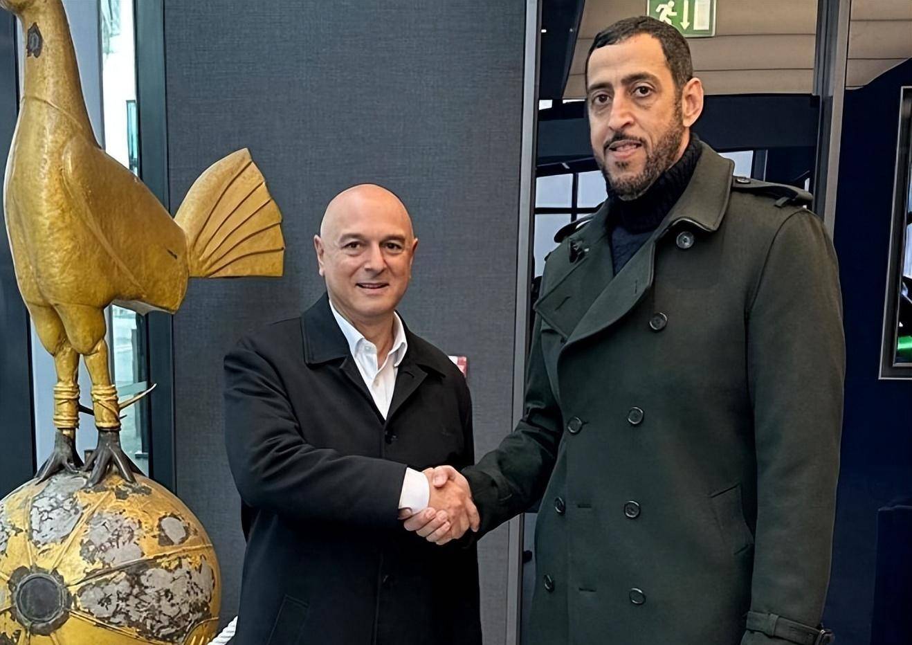 诺丁汉森林后卫穆里略打进乌龙球,伍德为诺丁汉森林进球.