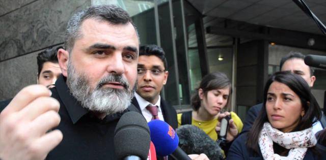 可是德斯纳德却很不喜欢自己的这份工作,因为他觉得