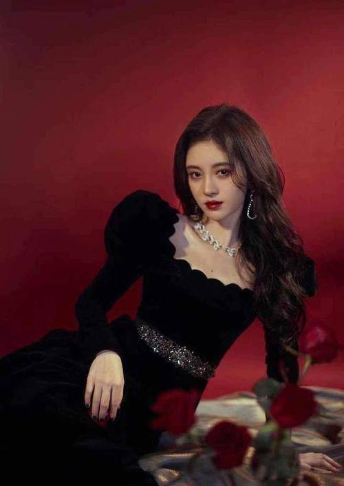 原创大无语事件某网友喊话称鞠婧祎长相抄袭了自己的画作并晒出抠图照
