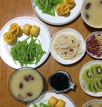 原创晒晒小十岁媳妇儿给全家做的早餐网友集体回复年轻就是好