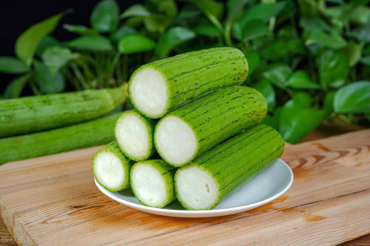 较强的活血通络功效,帮助解毒消肿,甲状腺结节的人群不妨多吃一点丝瓜