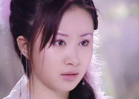 虽然舒畅很早就开始了演艺之路,但是她对于学习可一点都没落下,在小学