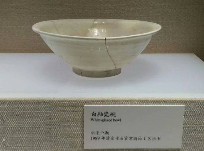汝窑是宋瓷中成就最高的,因为开窑时间只有20年,也让它流世的作品少之