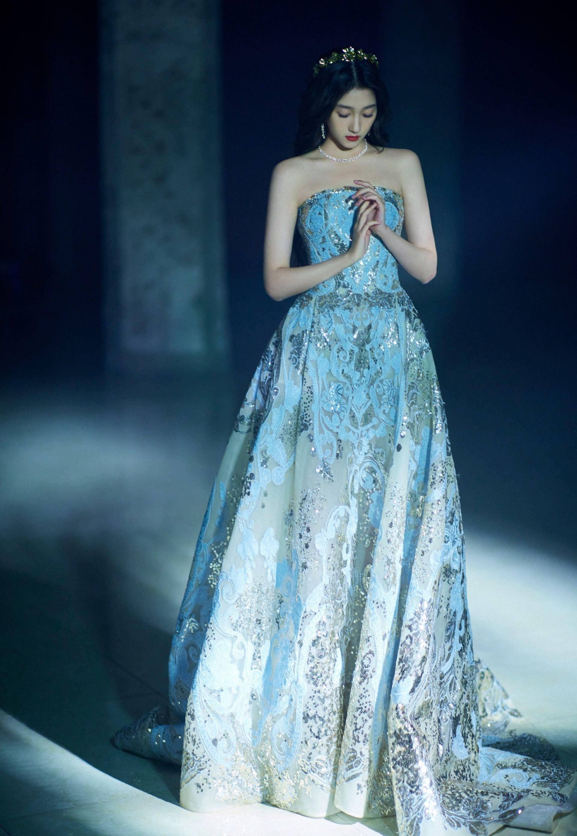 明星百万修图师名副其实?有的技术堪比"换头",有的却越修越丑