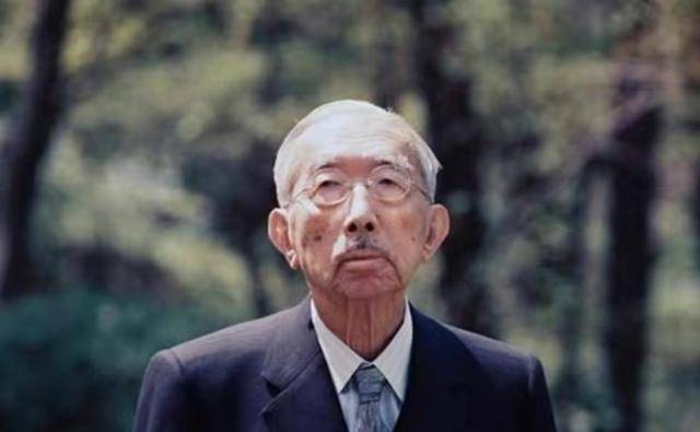 在位期间,他不仅蓄意发动了血腥而野蛮的侵华战争,而且还在战败后逃脱