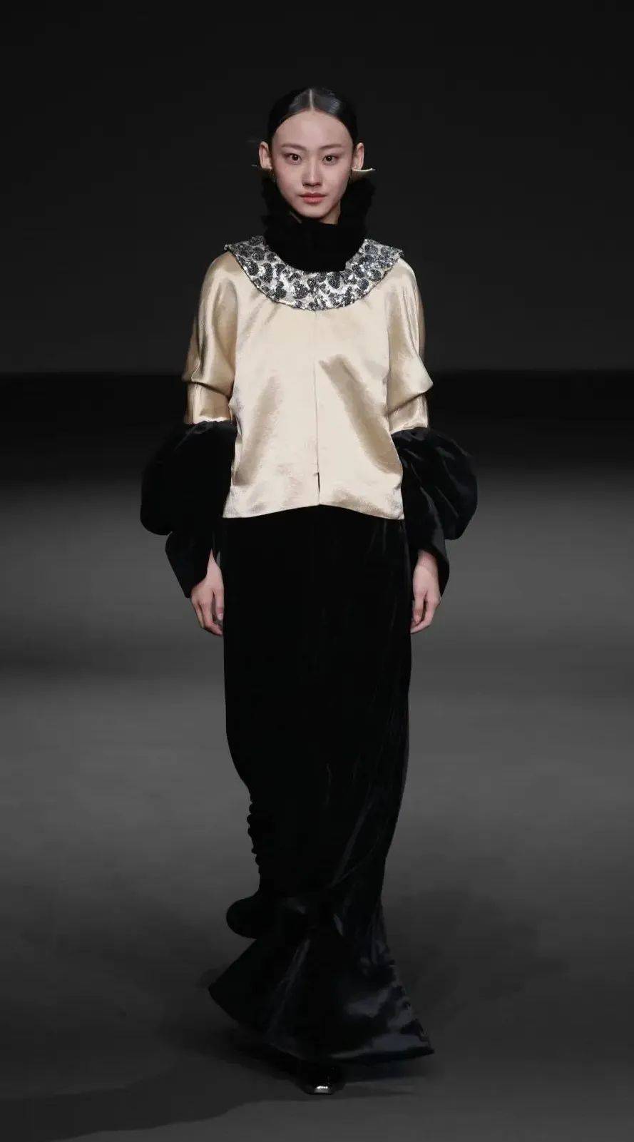 时装lofficiel中国国际时装周上有衣张力的服装长什么模样