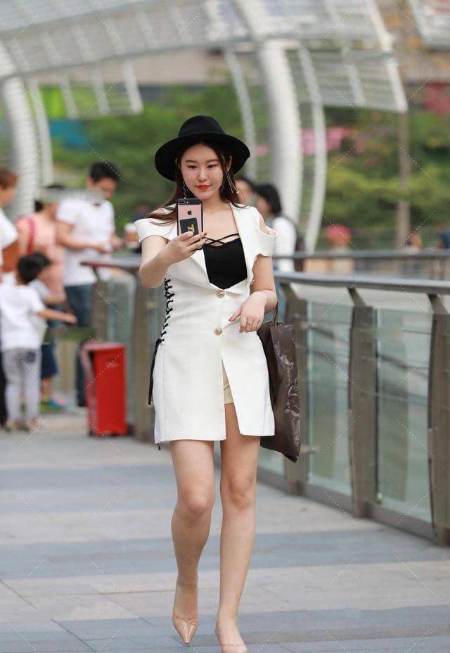 原创吊带背心v领连衣裙让胖女孩穿出苗条身材时尚又调皮