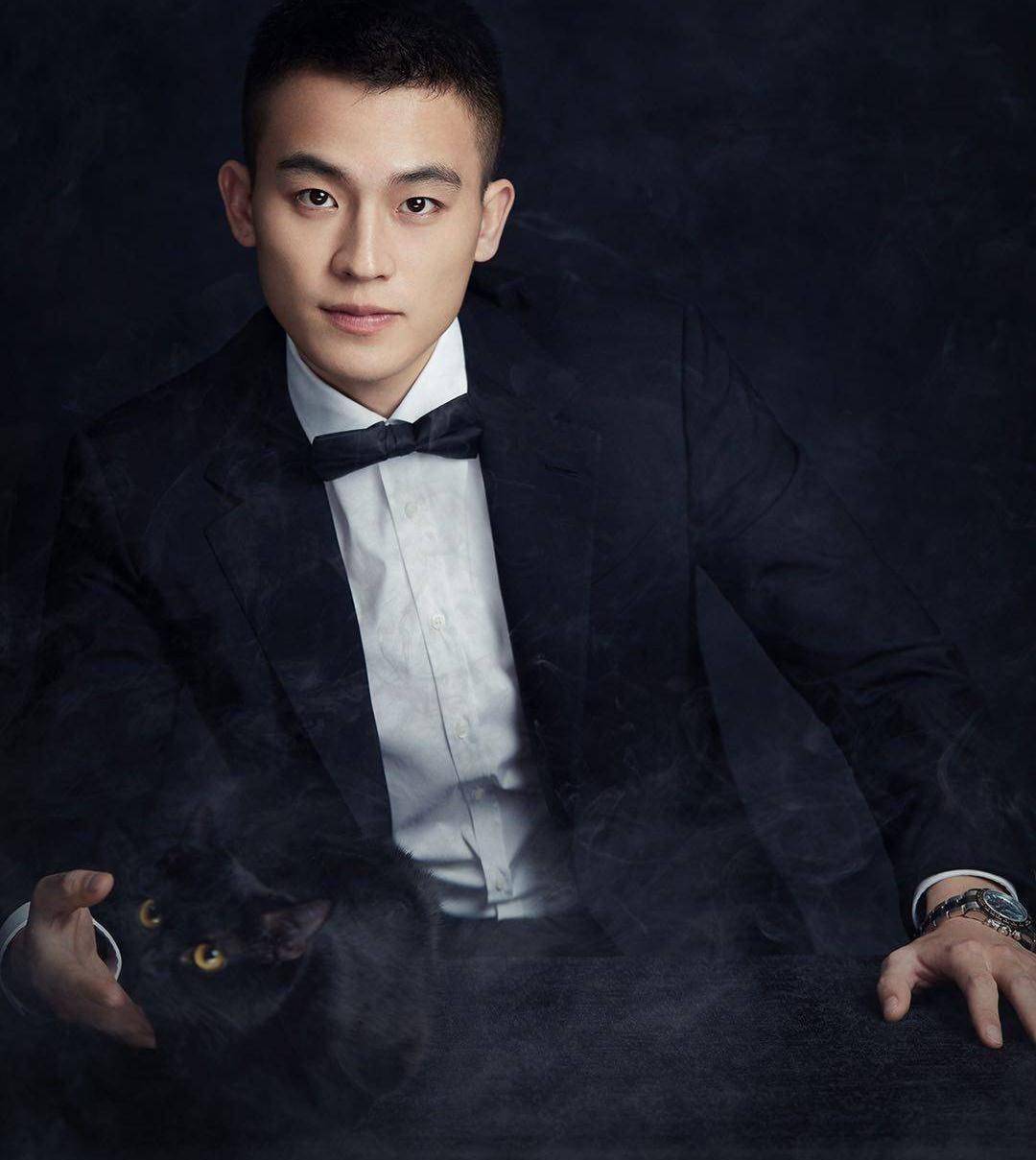 从农村男孩到人气偶像,再从音乐到影视圈的"雅痞少年"_欧豪_父母_叛逆