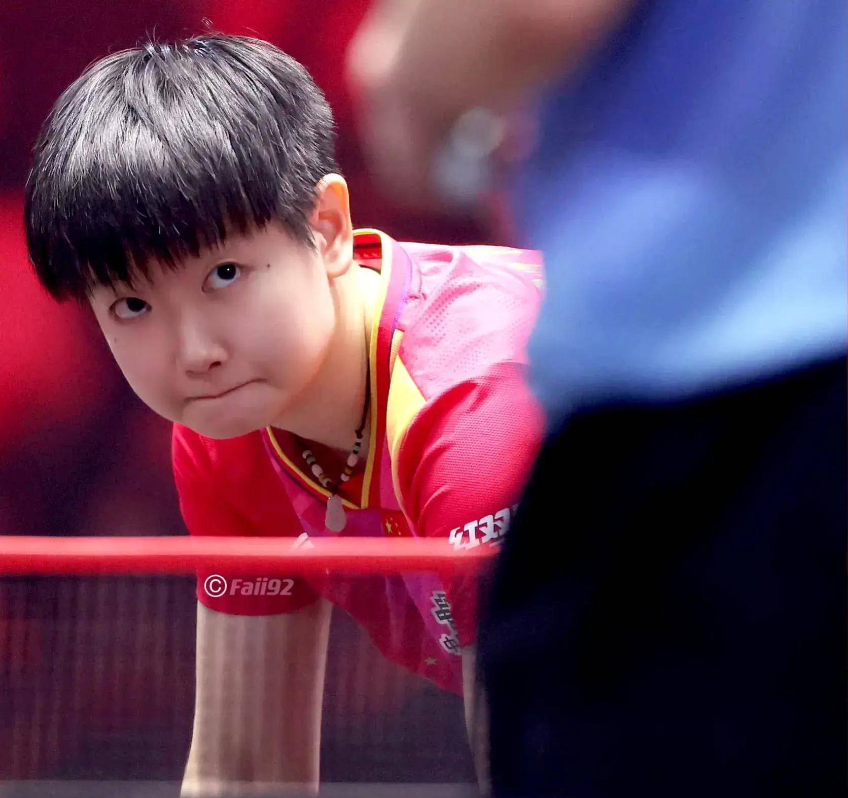 孙颖莎vs王曼昱大满贯:王曼昱占先机4-2,莎莎占两字率先2-1_肖战_世界