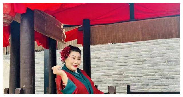 开封王婆退休接班人真实身份被扒网友惊呆是知名变性人