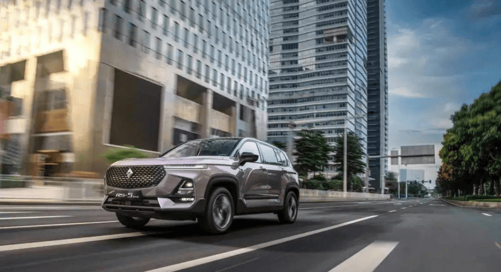 并推出在外观,内饰和配置等方面均有所升级的新宝骏rs-5和valli等车型