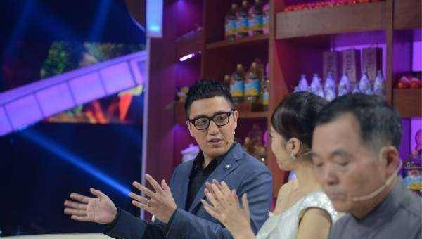 华少也选择了向大众道歉,但是华少不被大家原谅,因为华少让高以翔离开