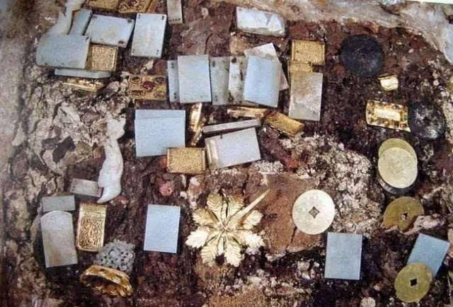 湖北一古墓七次被盗都未成功考古专家挖开后出土六件国宝文物