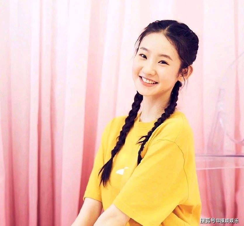 张艺凡在《少年的你》中扮演一名受到霸凌的女生,被观众所熟知,后来